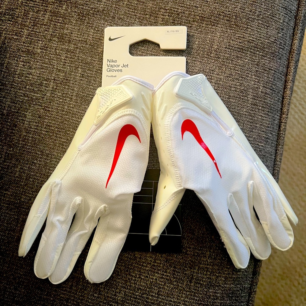 Brand New nike football Vapor Jet gloves size adult XL